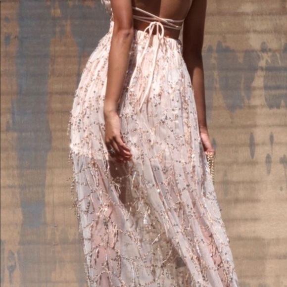 🎊Spaghetti Strap Champagne Sequin Maxi Dress🎊 - Picture 7 of 13